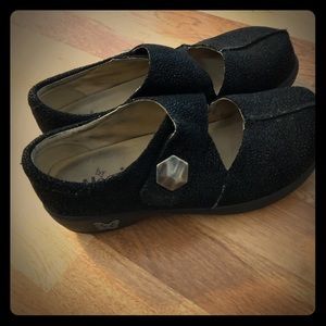 Barely worn Alegria nurse shoes size 37 ..US 7